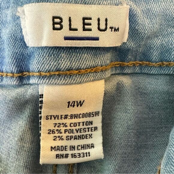 BLEU Women's 14W Light Wash Stretch Crop Jeans Pull-On Style Comfort Fit - Picture 7 of 9